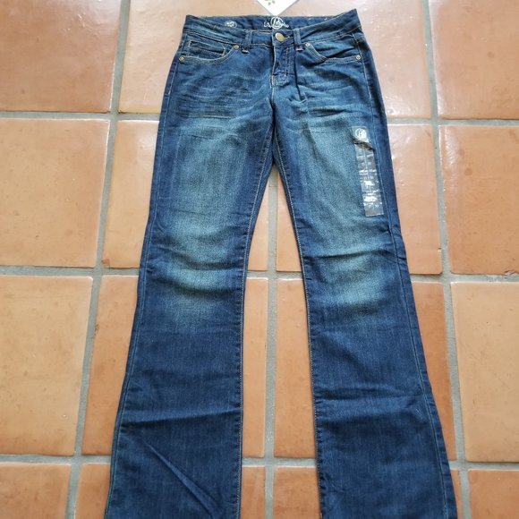 Bluenotes Paris NWOT Lightweight  Medium with Light Wash Jean - Picture 11 of 11